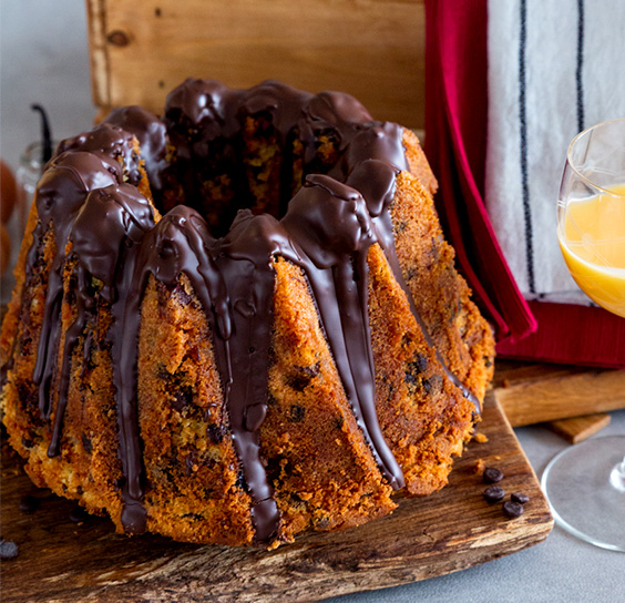 StracciatellaGugelhupf mit Kirschen mit Pott Rum